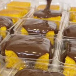 Bolo de Cenoura com Cobertura de Chocolate no pote